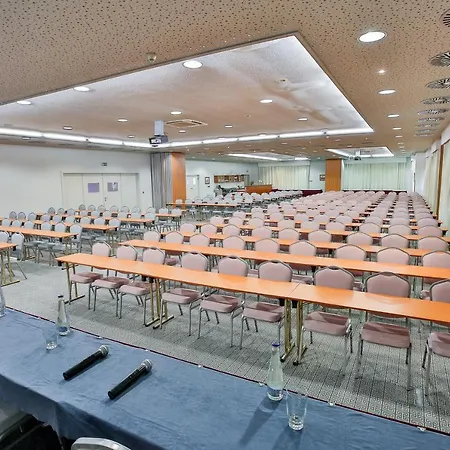 Lh Dvorak Congress & Wellness ホテル 4*